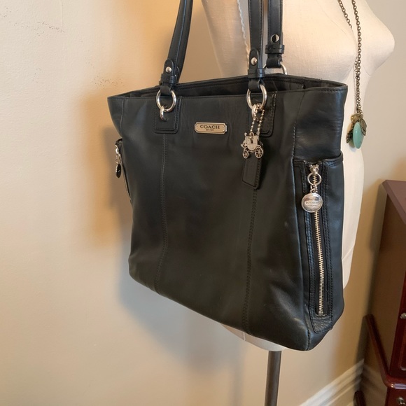 Coach Handbags - COACH  VINTAGE Authentic beautiful purse.